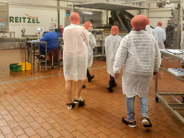 Photo des demandeurs d'emploi en train de visiter l'entreprise Reitzel