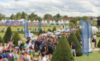 Photo du défilé des équipes de la Rugby Heritage Cup à l'Abbaye de Pontlevoy